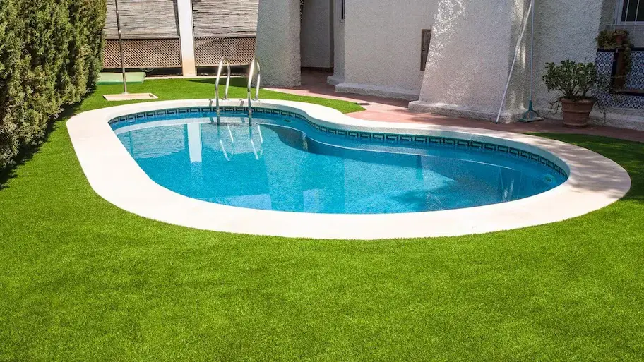 astro-turf-around-pool