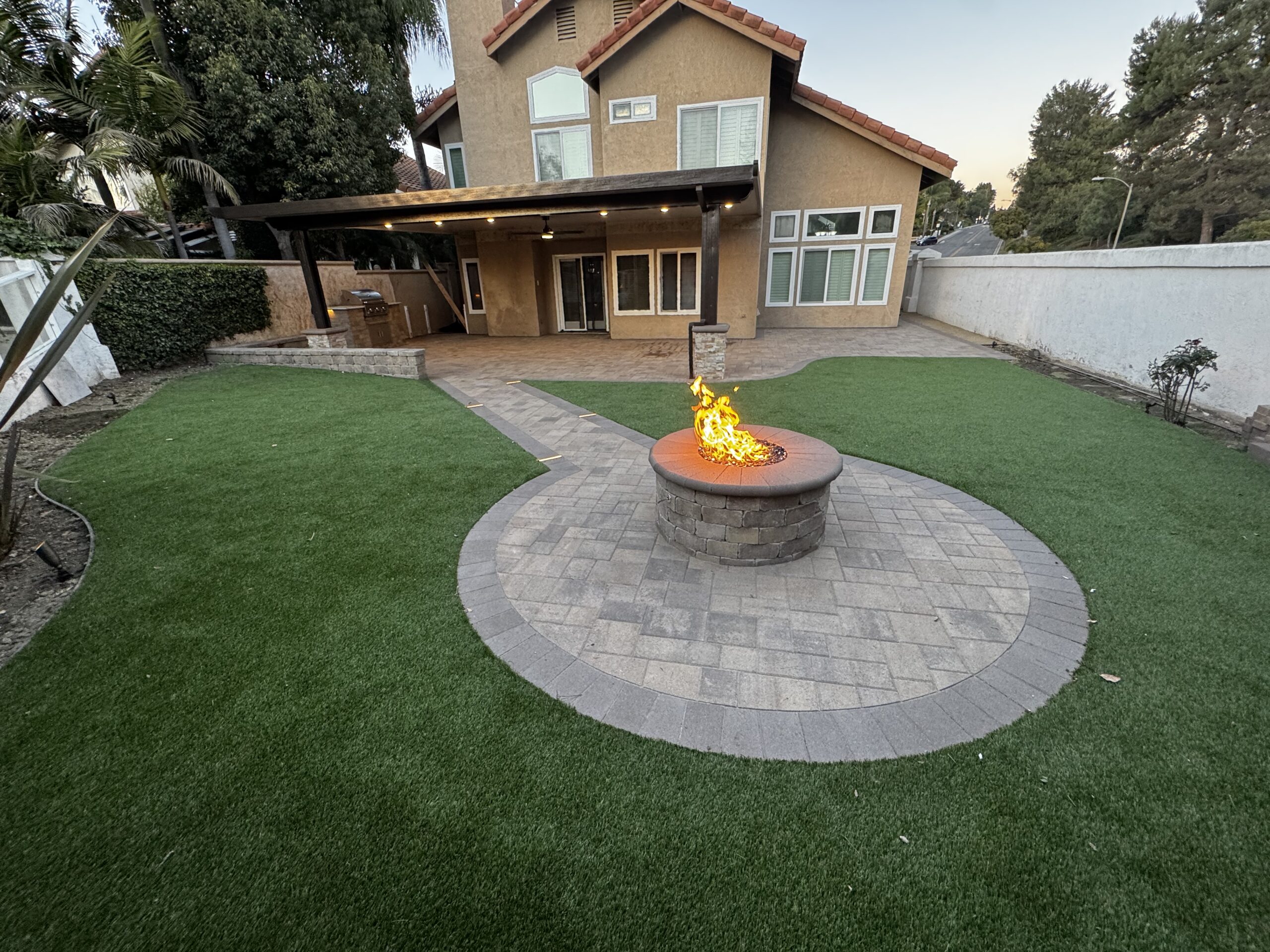 LIFETIME OUTDOOR LIVING INC logo