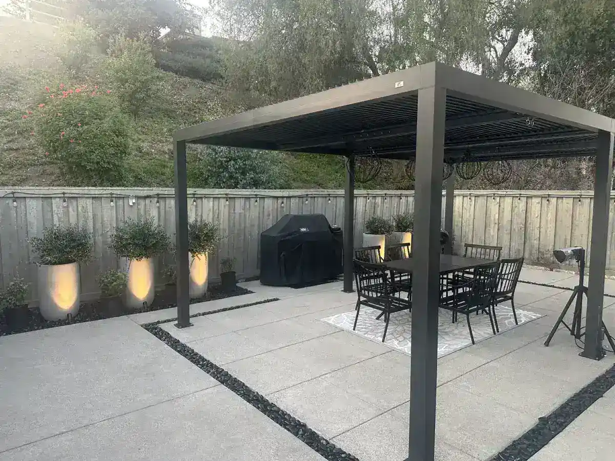 Modern outdoor pergola design Orange County CA by Lifetime Outdoor Living.